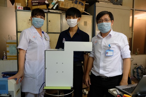 Độc đáo máy sát khuẩn tay tự động phục vụ bệnh nhân - Ảnh 3. Độc đáo máy sát khuẩn tay tự động phục vụ bệnh nhân - Ảnh 3.