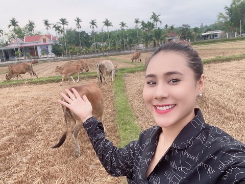 Nghệ sĩ Việt về quê, kêu gọi người dân ở nhà phòng COVID-19 - Ảnh 1. Nghệ sĩ Việt về quê, kêu gọi người dân ở nhà phòng COVID-19 - Ảnh 1.