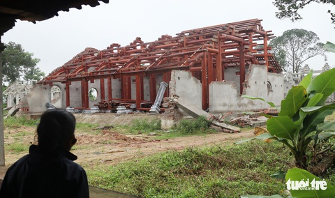 Dân tháo dỡ chùa Linh Sâm triệu đô xây ‘chui’ trên đất di tích quốc gia - Ảnh 5. Dân tháo dỡ chùa Linh Sâm triệu đô xây ‘chui’ trên đất di tích quốc gia - Ảnh 5.