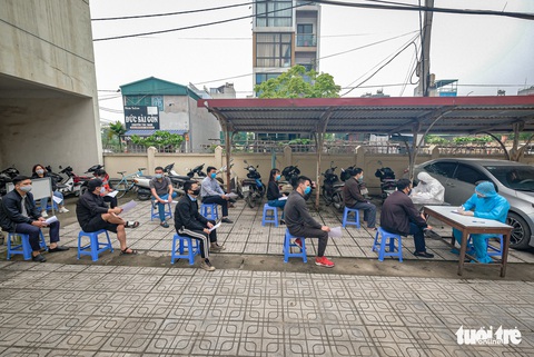 Lấy mẫu xét nghiệm COVID-19 toàn bộ công an phường Đông Ngạc - Ảnh 2. Lấy mẫu xét nghiệm COVID-19 toàn bộ công an phường Đông Ngạc - Ảnh 2.