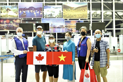 Việt Nam đưa gần 300 công dân tại Canada về nước - Ảnh 1. Việt Nam đưa gần 300 công dân tại Canada về nước - Ảnh 1.