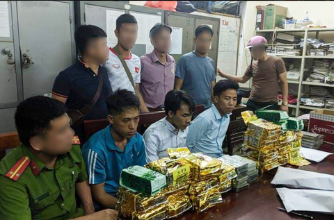 Bắt vụ vận chuyển 20 bánh heroin, 24kg ma túy đá - Ảnh 1. Bắt vụ vận chuyển 20 bánh heroin, 24kg ma túy đá - Ảnh 1.