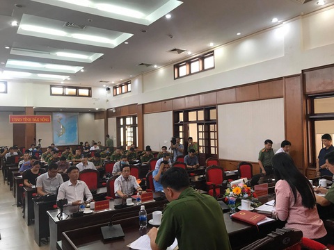Họp báo vụ giết người, đốt xe: Vì tiền bồi thường bảo hiểm 18 tỉ - Ảnh 4. Họp báo vụ giết người, đốt xe: Vì tiền bồi thường bảo hiểm 18 tỉ - Ảnh 4.