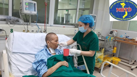 Việt Nam 0 ca COVID-19 mới, bệnh nhân 19 hồi phục tốt, vẫy tay chào từ phòng bệnh - Ảnh 1. Việt Nam 0 ca COVID-19 mới, bệnh nhân 19 hồi phục tốt, vẫy tay chào từ phòng bệnh - Ảnh 1.