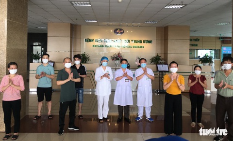 Thêm 8 bệnh nhân COVID-19 được công bố khỏi bệnh - Ảnh 1. Thêm 8 bệnh nhân COVID-19 được công bố khỏi bệnh - Ảnh 1.