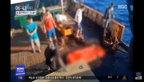 Indonesia lên án tàu cá Trung Quốc đối xử với ngư dân như nô lệ - Ảnh 2. Indonesia lên án tàu cá Trung Quốc đối xử với ngư dân như nô lệ - Ảnh 2.