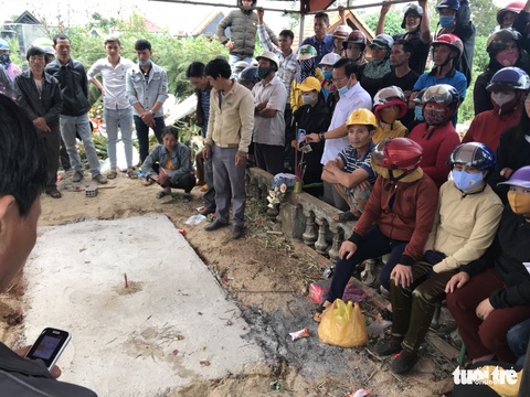 Vụ bí thư xã giết người đốt xác: Trả hài cốt nạn nhân cho gia đình - Ảnh 1. Vụ bí thư xã giết người đốt xác: Trả hài cốt nạn nhân cho gia đình - Ảnh 1.