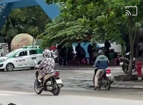 Công an nổ súng tại cổng Trường đại học Hải Phòng để ngăn đánh nhau - Ảnh 2. Công an nổ súng tại cổng Trường đại học Hải Phòng để ngăn đánh nhau - Ảnh 2.