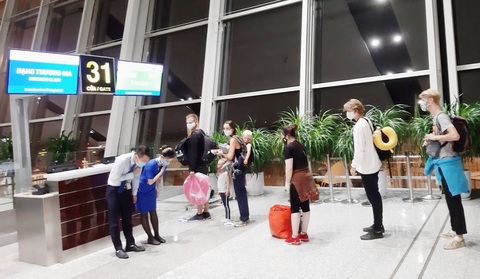 Bamboo Airways đưa công dân Anh và EU hồi hương trên chặng Hà Nội - London - Ảnh 1. Bamboo Airways đưa công dân Anh và EU hồi hương trên chặng Hà Nội - London - Ảnh 1.
