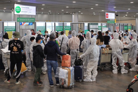 Đưa 340 công dân Việt Nam từ Nga về nước, cách ly tại Vân Đồn - Ảnh 1. Đưa 340 công dân Việt Nam từ Nga về nước, cách ly tại Vân Đồn - Ảnh 1.