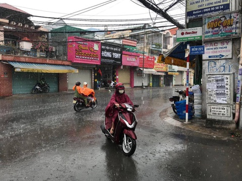 Bão sớm trên Thái Bình Dương không vào Biển Đông nhưng kích mưa Nam Bộ - Ảnh 1. Bão sớm trên Thái Bình Dương không vào Biển Đông nhưng kích mưa Nam Bộ - Ảnh 1.
