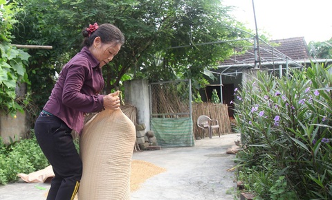 Hàng ngàn người không nhận tiền hỗ trợ: Xuất phát từ tấm lòng muốn chia sẻ khó khăn - Ảnh 2. Hàng ngàn người không nhận tiền hỗ trợ: Xuất phát từ tấm lòng muốn chia sẻ khó khăn - Ảnh 2.