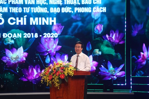 Tác giả Hồ Chí Minh - Tên Người là cả một niềm thơ được truy tặng giải đặc biệt - Ảnh 3. Tác giả Hồ Chí Minh - Tên Người là cả một niềm thơ được truy tặng giải đặc biệt - Ảnh 3.