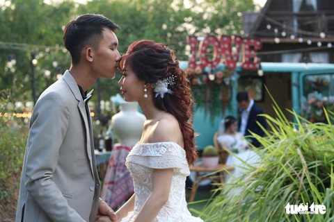 Nới giãn cách, bạn trẻ rục rịch rủ nhau cưới - Ảnh 1. Nới giãn cách, bạn trẻ rục rịch rủ nhau cưới - Ảnh 1.