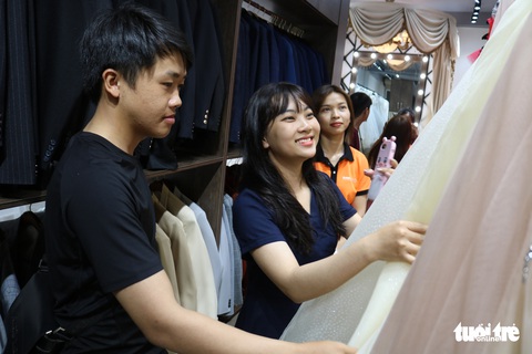 Nới giãn cách, bạn trẻ rục rịch rủ nhau cưới - Ảnh 2. Nới giãn cách, bạn trẻ rục rịch rủ nhau cưới - Ảnh 2.