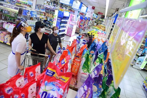 Hàng hóa mỹ phẩm đua nhau giảm giá - Ảnh 1. Hàng hóa mỹ phẩm đua nhau giảm giá - Ảnh 1.
