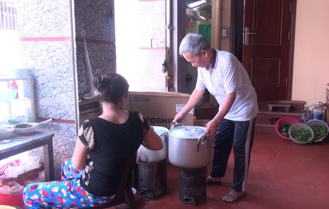 Hàng ngàn người không nhận tiền hỗ trợ: Xuất phát từ tấm lòng muốn chia sẻ khó khăn - Ảnh 1. Hàng ngàn người không nhận tiền hỗ trợ: Xuất phát từ tấm lòng muốn chia sẻ khó khăn - Ảnh 1.