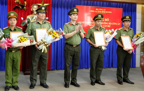 Công an Bình Dương, Bình Thuận: điều chuyển hàng loạt lãnh đạo phòng - Ảnh 2. Công an Bình Dương, Bình Thuận: điều chuyển hàng loạt lãnh đạo phòng - Ảnh 2.
