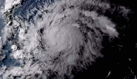 Philippines sơ tán 200.000 dân tránh bão Vongfong - Ảnh 1. Philippines sơ tán 200.000 dân tránh bão Vongfong - Ảnh 1.