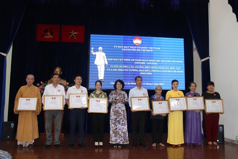 Mặt trận Tổ quốc phải kiên quyết kiến nghị xử lý cán bộ đảng viên tham nhũng - Ảnh 1. Mặt trận Tổ quốc phải kiên quyết kiến nghị xử lý cán bộ đảng viên tham nhũng - Ảnh 1.