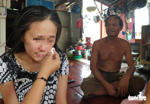 Tăng tốc ghe máy, cứu sống người phụ nữ nhảy cầu đường sắt Bình Lợi - Ảnh 2. Tăng tốc ghe máy, cứu sống người phụ nữ nhảy cầu đường sắt Bình Lợi - Ảnh 2.