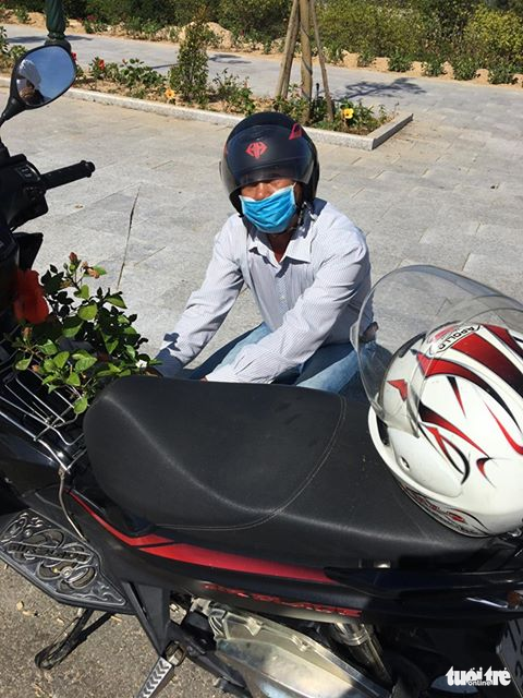 Hàng ngàn cây lá màu, bông giấy trên quốc lộ 19 mới bị nhổ trộm - Ảnh 5. Hàng ngàn cây lá màu, bông giấy trên quốc lộ 19 mới bị nhổ trộm - Ảnh 5.