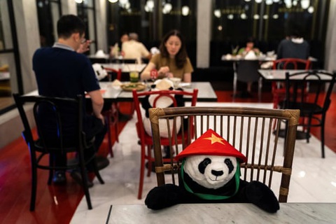 Nhà hàng Việt ở Thái Lan cho khách ngồi ăn với gấu bông - Ảnh 1. Nhà hàng Việt ở Thái Lan cho khách ngồi ăn với gấu bông - Ảnh 1.