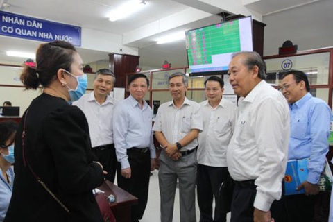 Phó thủ tướng Trương Hòa Bình: Dân đóng thuế trả lương, cán bộ phải phục vụ cho tốt - Ảnh 2. Phó thủ tướng Trương Hòa Bình: Dân đóng thuế trả lương, cán bộ phải phục vụ cho tốt - Ảnh 2.