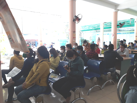 Khánh Hòa: người đến xin hưởng trợ cấp thất nghiệp tăng đột biến - Ảnh 1. Khánh Hòa: người đến xin hưởng trợ cấp thất nghiệp tăng đột biến - Ảnh 1.