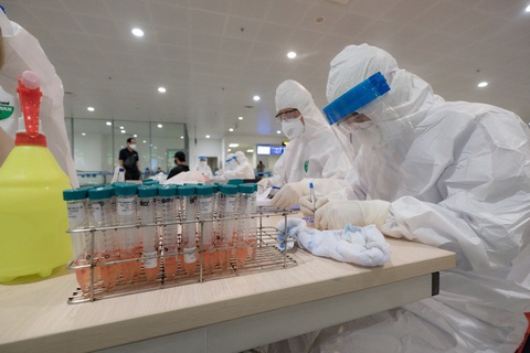 Du học sinh từ Pháp về Tân Sơn Nhất mắc COVID-19, thêm 5 ca khỏi bệnh - Ảnh 1. Du học sinh từ Pháp về Tân Sơn Nhất mắc COVID-19, thêm 5 ca khỏi bệnh - Ảnh 1.