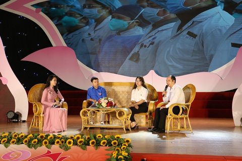 Tuyên dương 90 gương đảng viên trẻ thủ đô tiêu biểu trong học tập, làm theo lời Bác - Ảnh 1. Tuyên dương 90 gương đảng viên trẻ thủ đô tiêu biểu trong học tập, làm theo lời Bác - Ảnh 1.
