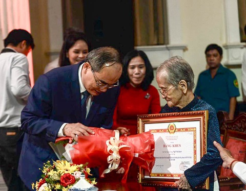 Tuyên dương tập thể, cá nhân điển hình học tập và làm theo tư tưởng, đạo đức, phong cách Hồ Chí Minh - Ảnh 4. Tuyên dương tập thể, cá nhân điển hình học tập và làm theo tư tưởng, đạo đức, phong cách Hồ Chí Minh - Ảnh 4.