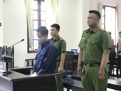 Dâm ô hàng loạt bé gái, cán bộ trung tâm xã hội lãnh 4 năm 6 tháng tù - Ảnh 1. Dâm ô hàng loạt bé gái, cán bộ trung tâm xã hội lãnh 4 năm 6 tháng tù - Ảnh 1.