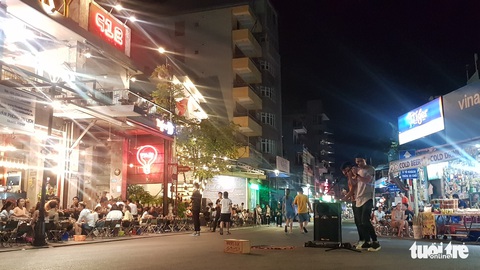 Phố Tây ở Huế mở cửa trở lại sau dịch COVID-19 - Ảnh 2. Phố Tây ở Huế mở cửa trở lại sau dịch COVID-19 - Ảnh 2.
