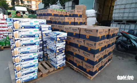 Phát hiện kho hàng chứa bia và sữa ngoại nhập không hóa đơn chứng từ - Ảnh 2. Phát hiện kho hàng chứa bia và sữa ngoại nhập không hóa đơn chứng từ - Ảnh 2.