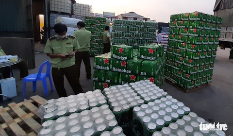 Phát hiện kho hàng chứa bia và sữa ngoại nhập không hóa đơn chứng từ - Ảnh 3. Phát hiện kho hàng chứa bia và sữa ngoại nhập không hóa đơn chứng từ - Ảnh 3.