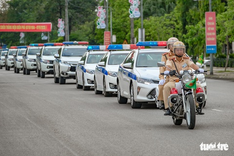 Ngày đầu CSGT kiểm tra xe dù không có dấu hiệu vi phạm ở TP.HCM, Hà Nội - Ảnh 7. Ngày đầu CSGT kiểm tra xe dù không có dấu hiệu vi phạm ở TP.HCM, Hà Nội - Ảnh 7.