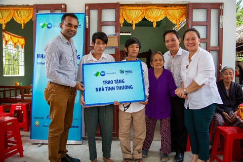 Trao nhà tình thương và công trình vệ sinh nước sạch tại tỉnh Tiền Giang - Ảnh 1. Trao nhà tình thương và công trình vệ sinh nước sạch tại tỉnh Tiền Giang - Ảnh 1.