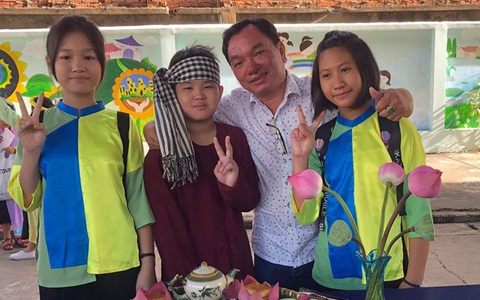 Hơn 25 năm làm tổng phụ trách Đội, buồn vui cùng trẻ thơ - Ảnh 1. Hơn 25 năm làm tổng phụ trách Đội, buồn vui cùng trẻ thơ - Ảnh 1.
