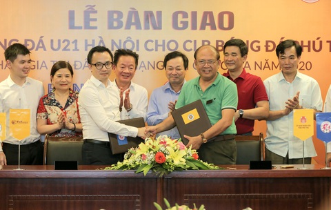 ‘Bầu’ Hiển tặng đội U21 Hà Nội cho CLB bóng đá Phú Thọ - Ảnh 1. ‘Bầu’ Hiển tặng đội U21 Hà Nội cho CLB bóng đá Phú Thọ - Ảnh 1.