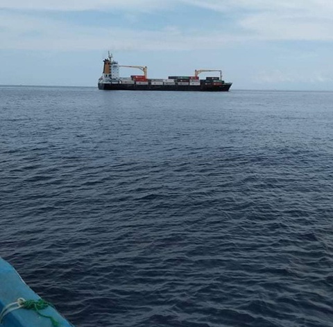 Tàu cá Ninh Thuận cứu một người Philippines trôi dạt trên biển - Ảnh 4. Tàu cá Ninh Thuận cứu một người Philippines trôi dạt trên biển - Ảnh 4.
