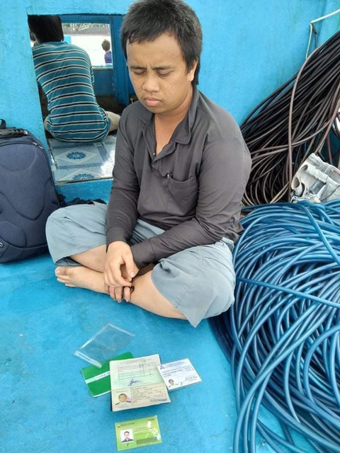 Tàu cá Ninh Thuận cứu một người Philippines trôi dạt trên biển - Ảnh 1. Tàu cá Ninh Thuận cứu một người Philippines trôi dạt trên biển - Ảnh 1.
