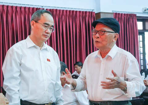 Cử tri đề nghị Quốc hội ra nghị quyết về Biển Đông - Ảnh 1. Cử tri đề nghị Quốc hội ra nghị quyết về Biển Đông - Ảnh 1.