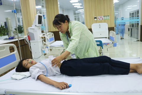 Nhiều học sinh nhập viện sau khi uống nước giải khát - Ảnh 1. Nhiều học sinh nhập viện sau khi uống nước giải khát - Ảnh 1.