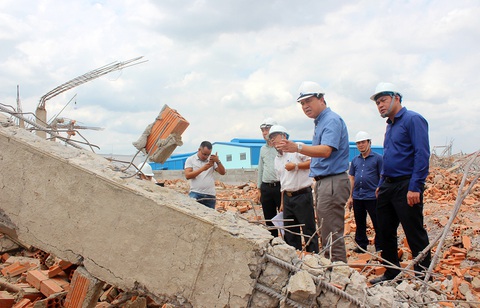 Vì sao tường công trình sập làm 10 người chết? - Ảnh 1. Vì sao tường công trình sập làm 10 người chết? - Ảnh 1.