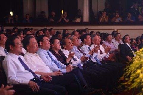 Rực rỡ sắc màu chương trình nghệ thuật đặc biệt Dâng Người tiếng hát mùa xuân - Ảnh 8. Rực rỡ sắc màu chương trình nghệ thuật đặc biệt Dâng Người tiếng hát mùa xuân - Ảnh 8.