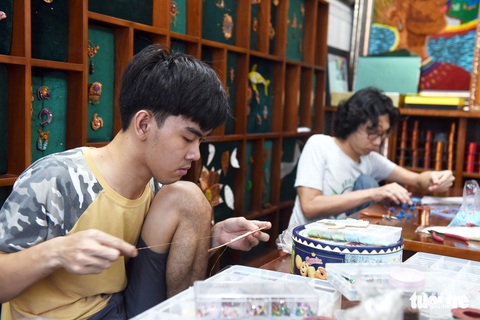 Cô gái sáng tạo ra dòng tranh dây đồng, chỉ truyền nghề cho người khuyết tật - Ảnh 10. Cô gái sáng tạo ra dòng tranh dây đồng, chỉ truyền nghề cho người khuyết tật - Ảnh 10.
