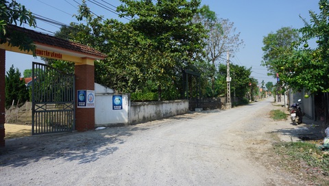 Hộ cận nghèo ở nhà to, hộ nghèo thì sáp nhập để đủ chuẩn nông thôn mới - Ảnh 1. Hộ cận nghèo ở nhà to, hộ nghèo thì sáp nhập để đủ chuẩn nông thôn mới - Ảnh 1.