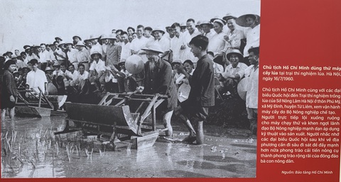 Người dân rưng rưng xem hình ảnh, tư liệu về Bác Hồ - Ảnh 6. Người dân rưng rưng xem hình ảnh, tư liệu về Bác Hồ - Ảnh 6.