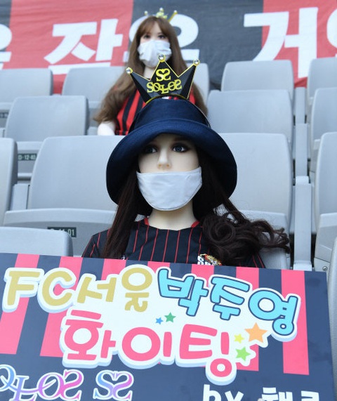 Chùm ảnh K-League sử dụng Búp bê bơm hơi để khán đài không...quá lạnh - Ảnh 6. Chùm ảnh K-League sử dụng Búp bê bơm hơi để khán đài không...quá lạnh - Ảnh 6.